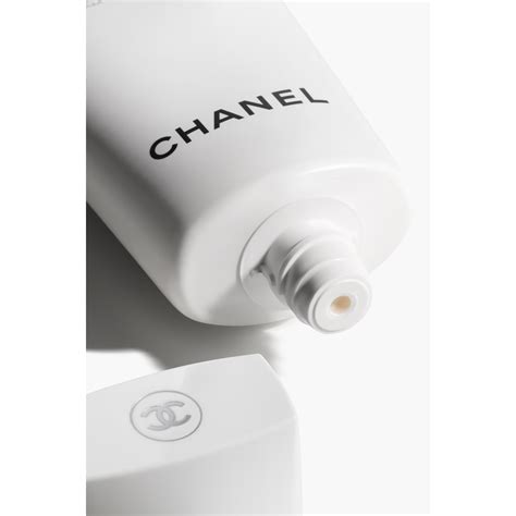 chanel le blanc makeup remover